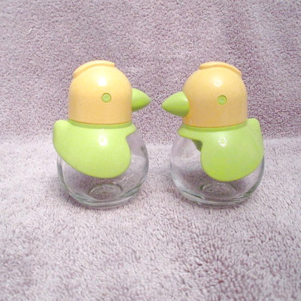 Vintage Stoha Germany Salt & Pepper Shakers 2 Piece Glass Chicken Chick Birds